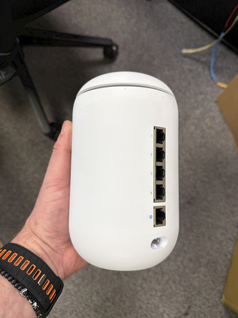 Product image - Ubiquiti UDM