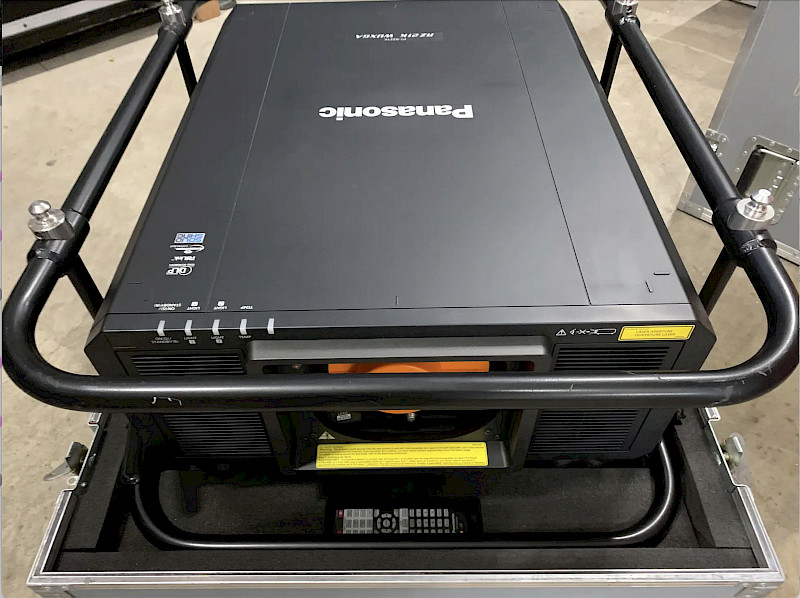 Product image - Panasonic PT-RZ12K